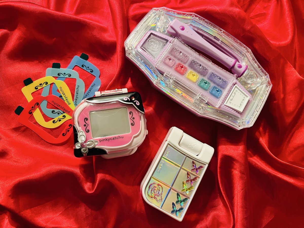 プリメモ版ピンキーキャッチュ到着
当時物持ってないから嬉しい😭
ただヒンジのバネが見えてしまってるのが残念…ここも成型色で隠して欲しかった。