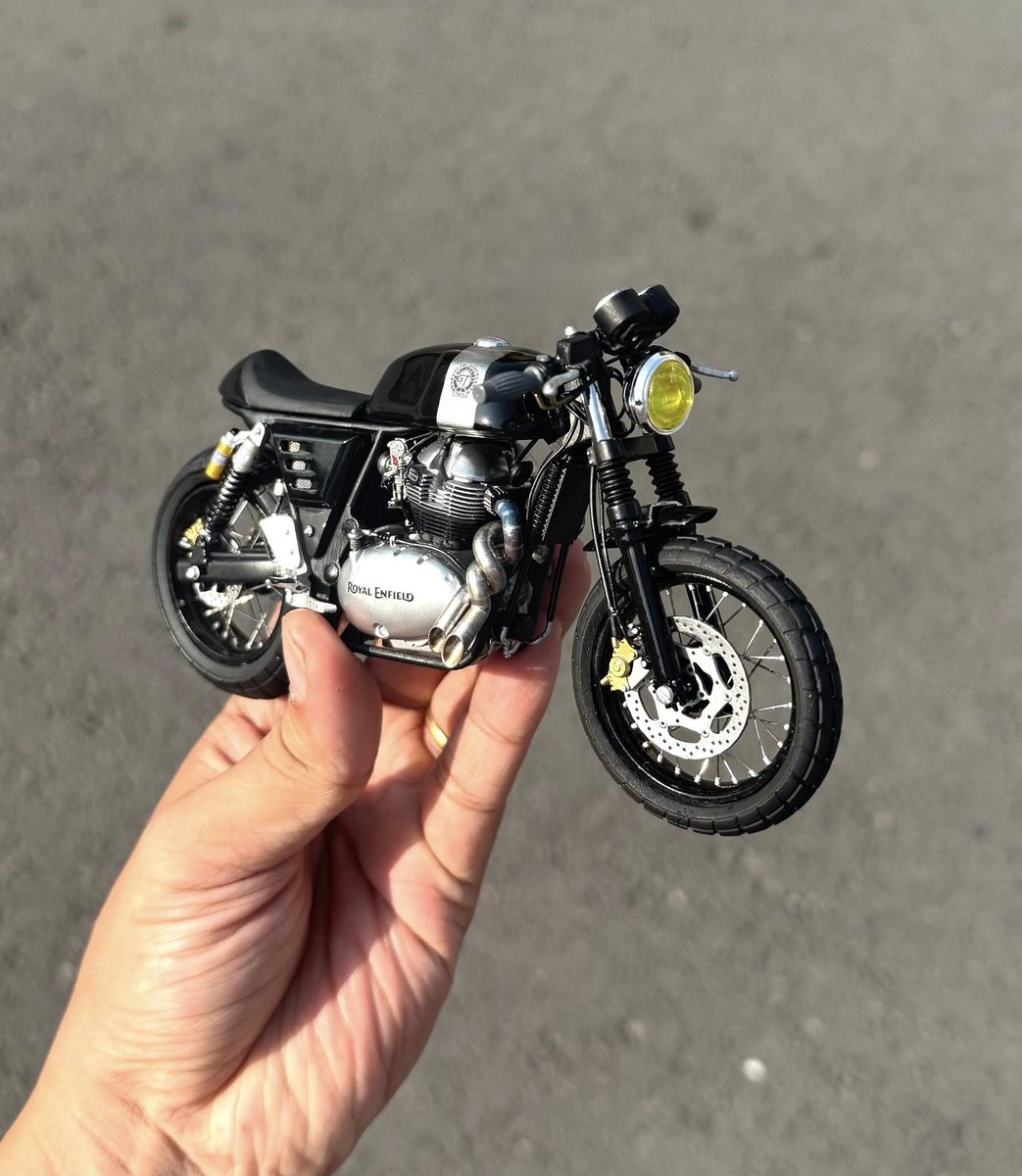 mrhin194's tweet photo. 1/12 RE GT650 cafe racer exhaust header pipes custom by me #青島文化教材社 #バイク模型盛り上げ隊 #アオシマ https://t.co/3SSYynayRv