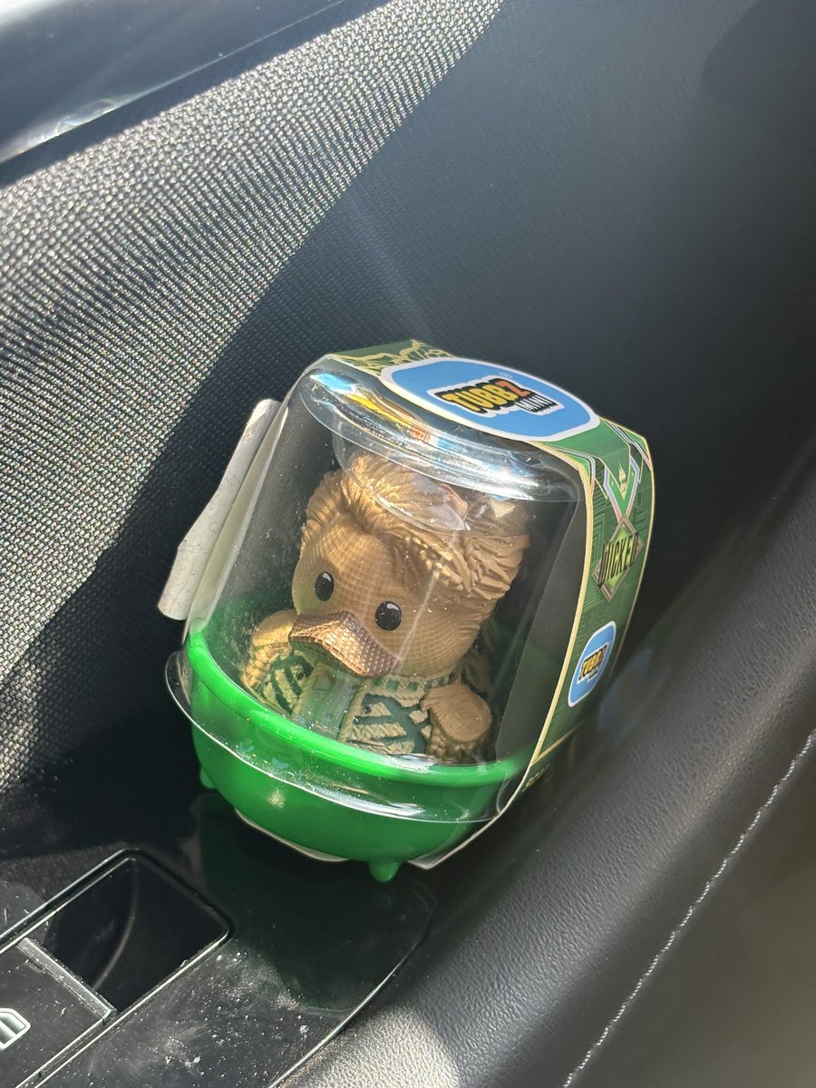 Amy 🦖 tweet media