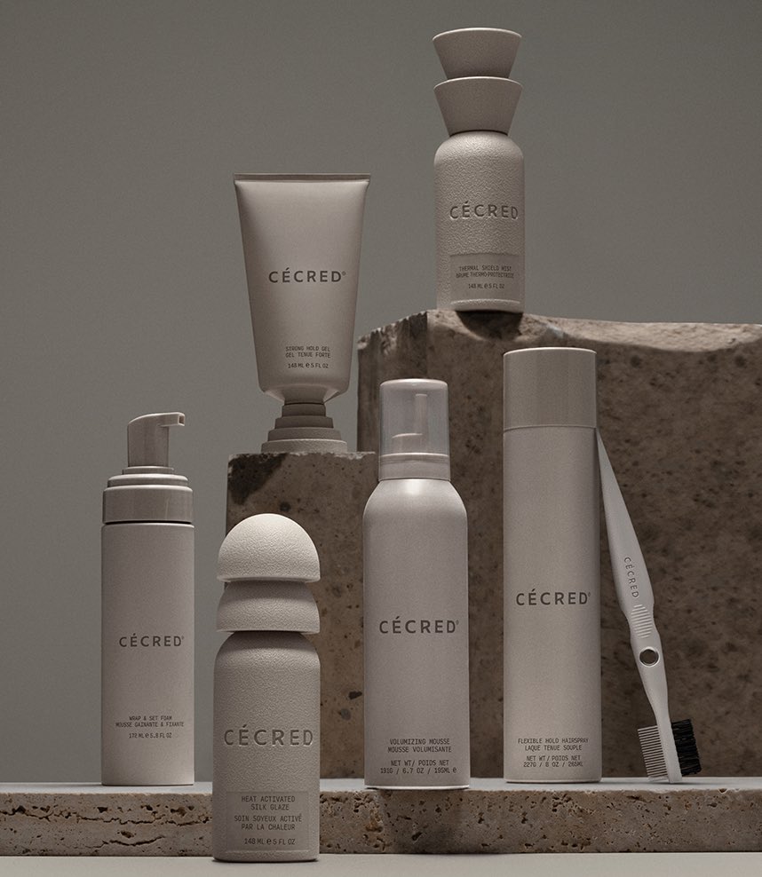 🚨 Beyoncé concede entrevista à revista WWD e anuncia uma nova coleção de produtos da Cécred para estilização dos cabelos, criada a partir de suas necessidades nas turnês.

“Muitos desses produtos foram desenvolvidos a partir do desejo de resolver meus próprios problemas com o