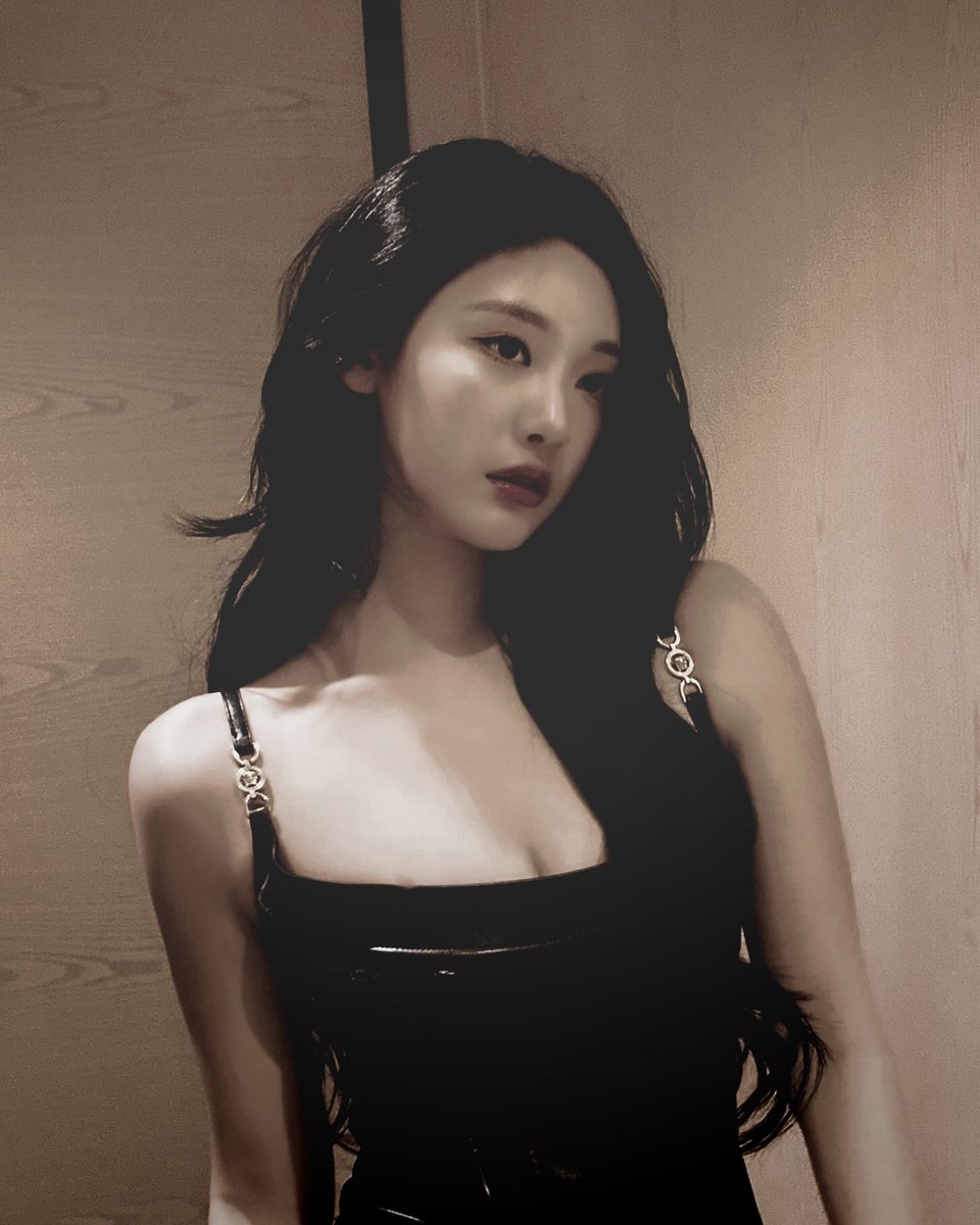 𝐫𝐨𝐬𝐚𝐧𝐨𝐯. tweet media