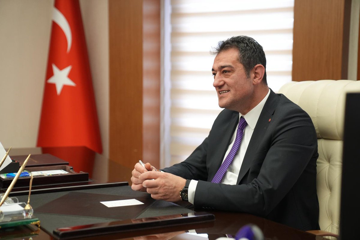 fuattkose's tweet photo. Giresun’umuza gurur yaşatan Pikolaspor U14 Takımımızı belediyemizde ağırlamaktan mutluluk duyduk. 

Türkiye Şampiyonası’nda finale kalarak önemli bir başarıya imza atan bu güzel yürekli evlatlarımızı yürekten tebrik ediyor, final yolculuklarında başarılar diliyorum. 

Bu başarıda emeği olan değerli antrenörümüz Tanzer Bıyık’ı da ayrıca kutluyorum.