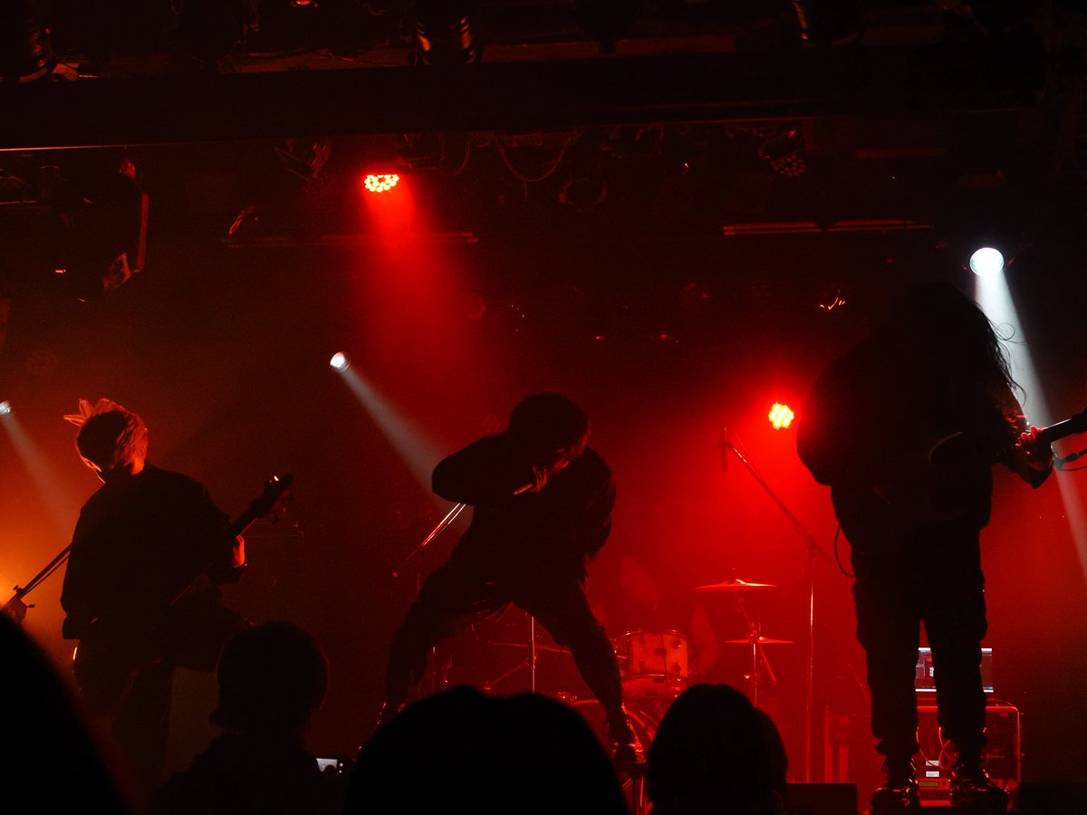 𝐌𝐎𝐌𝐍 tweet media