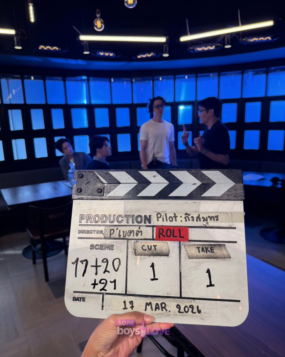 sojuboyslove's tweet image. 🎬 Iniciadas as gravações do piloto de #ToTheFarBlue novo BL com #LongArm e #Topsumethee #Yoontsn 🥹✨

Segue um romance dramático entre um empresário mafioso influente, vivido por Long Shi Lee, e um lutador determinado, interpretado por Arm Chaiyapat.

#ShootingPilotToTheFarBlue