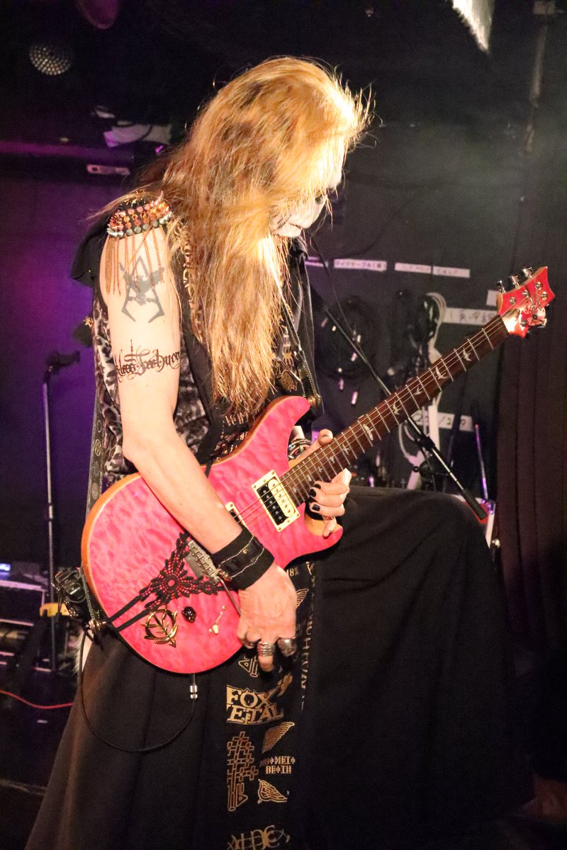 markmetal_death's tweet photo. 3/15　音夜胡蝶
上野音横丁

#FOXMETAL その２

ノリ大佐さん @nori_taisa 

相変わらず素敵なお召し物をしているギター( ﾟ∀ﾟ)･∵ﾌﾞﾊｯ!! https://t.co/8o26CSUJuV