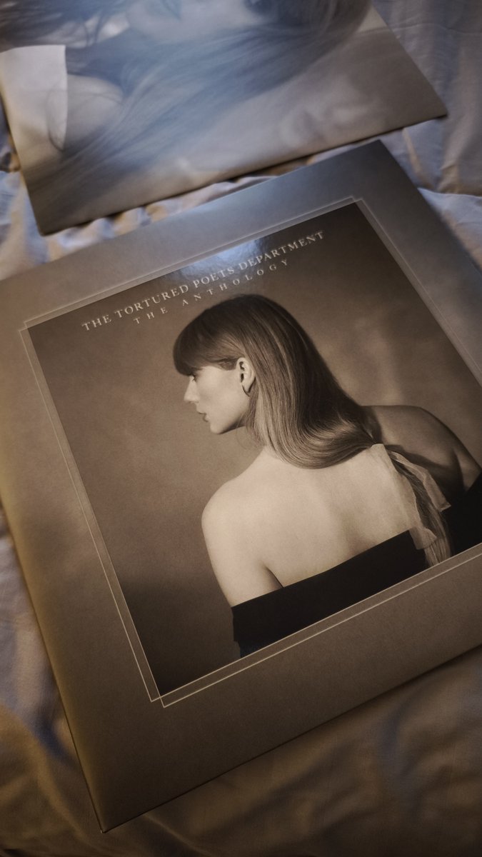 JoeCapri's tweet photo. @bluesaviorrr This is the most poetic and the best Taylor album, in my opinion. https://t.co/JLWXZsneSi