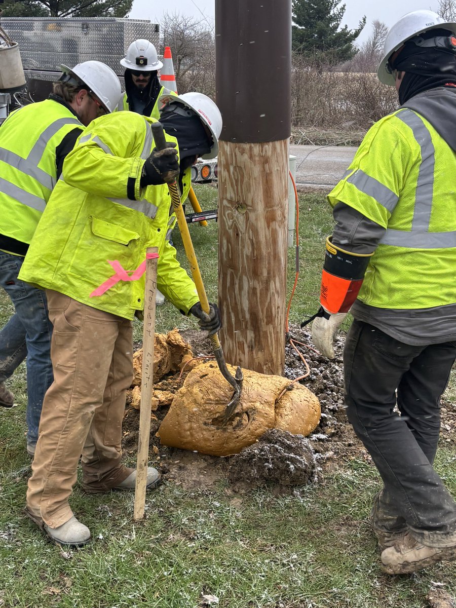 theenergycoop's tweet photo. We have 216 members still without power after Friday’s windstorm. Crews are working nonstop through tough weather and aim to restore everyone today. We’re tackling 142 outages—114 single‑member—and repairing major damage, including 52 broken poles. https://t.co/nBcpLOzdAn