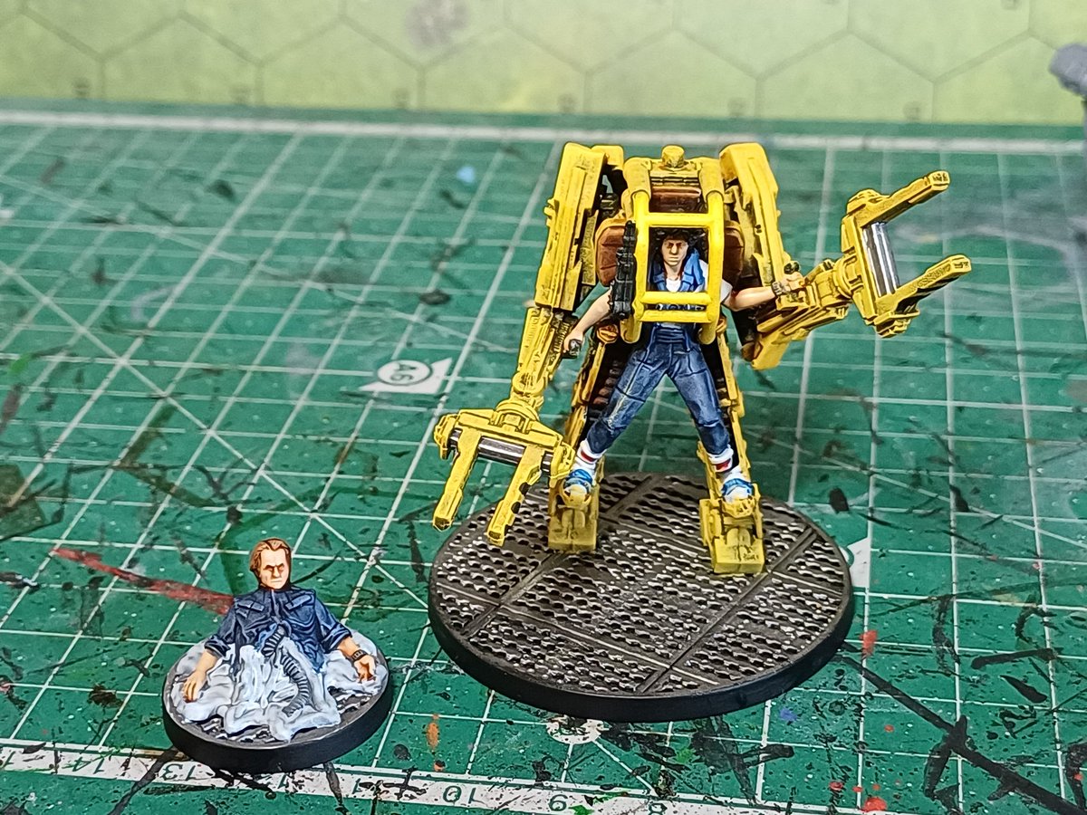 Malloc_III's tweet photo. Got around to finishing my aliens minis, (pilots and bishop finished but not in pics)  #miniaturepainting https://t.co/HS5J95NoEU