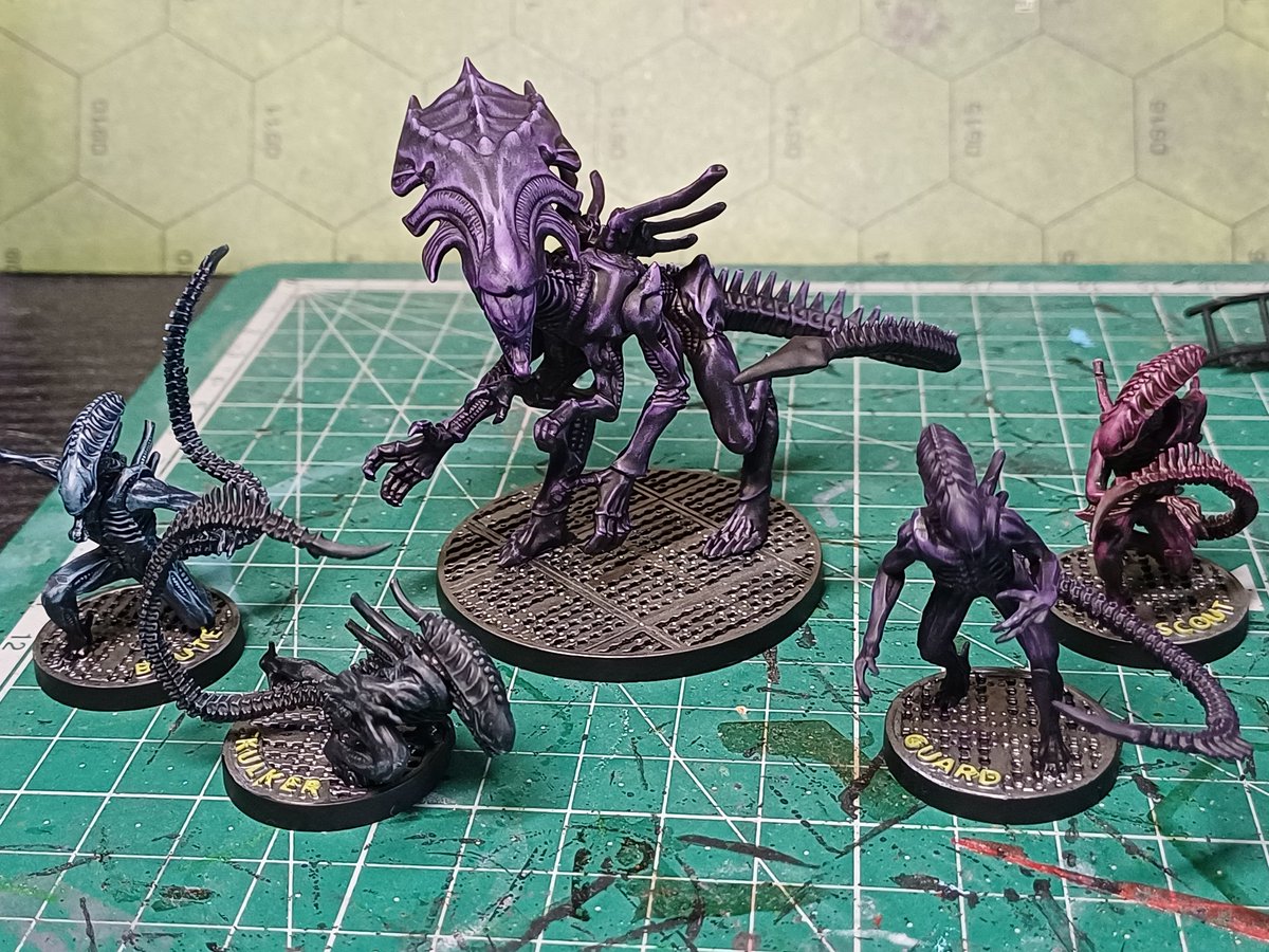 Malloc_III's tweet photo. Got around to finishing my aliens minis, (pilots and bishop finished but not in pics)  #miniaturepainting https://t.co/HS5J95NoEU