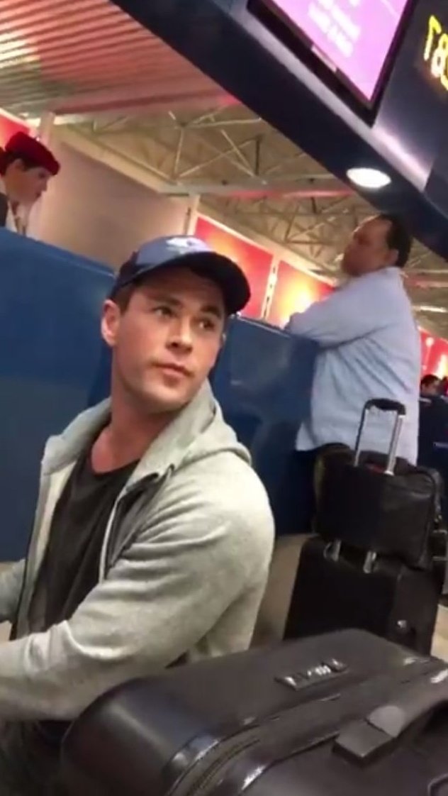 ₃₀₀ tweet media