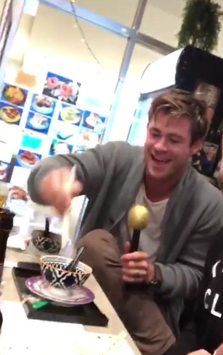 ₃₀₀ tweet media