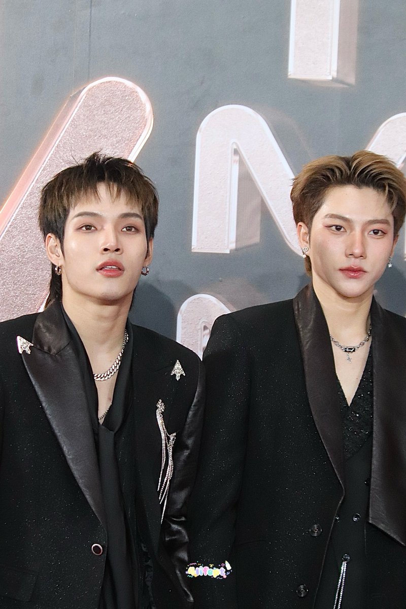 4lifept's tweet photo. 🐯🐯🐯🐯🕶️🤏🏻

#SuperThai 
#TOTY2025
#TotyMusicAwards https://t.co/QTt7sWCeIa