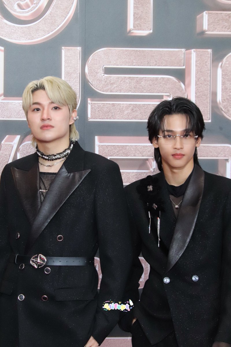 4lifept's tweet photo. 🐯🐯🐯🐯🕶️🤏🏻

#SuperThai 
#TOTY2025
#TotyMusicAwards https://t.co/QTt7sWCeIa