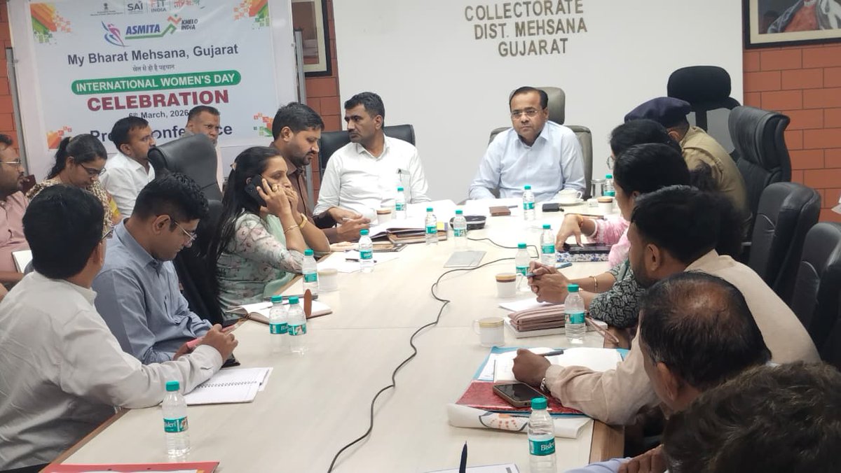 CollectorMeh's tweet photo. શ્રી બહુચરાજી માતાજી મંદિર, બેચરાજી ખાતે યોજાનાર ચૈત્રી પૂનમ-2026 ના મેળા બાબતે દર્શનાર્થીઓ તથા પગપાળા શ્રદ્ધાળુઓ માટે સુવ્યવસ્થિત આયોજન સુનિશ્ચિત કરવા જિલ્લાના સંબંધિત વિભાગોના અધિકારીશ્રીઓ સાથે પૂર્વ આયોજન અંગે સમીક્ષા બેઠક યોજાઈ.
@CMOGuj @sanghaviharsh @revenuegujarat https://t.co/3YAKzS5fAb