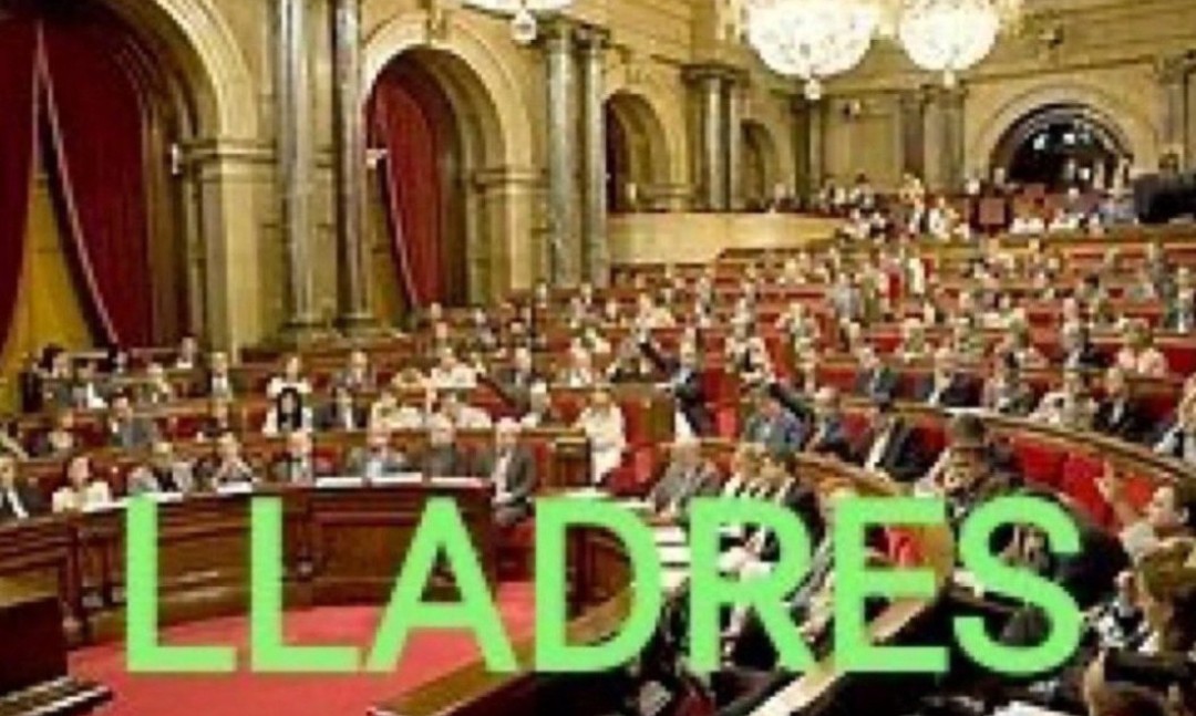 Roxy76052751's tweet photo. @Comptesclares ESTAN ROBANT!
A NOSALTRES ENS ROBEN el sou,el volem sencer
 @gencat @govern @salutcat @parlamentcat @salvadorilla @SilviaPaneque @PaneMena @aliciarll.Desde 2010, ROBEN a un sector sanitari un 5%/mes ilegalment no fent cas de les pròpies resolucions.Diners hi ha.Expoli polític https://t.co/bqe7rQXDDO