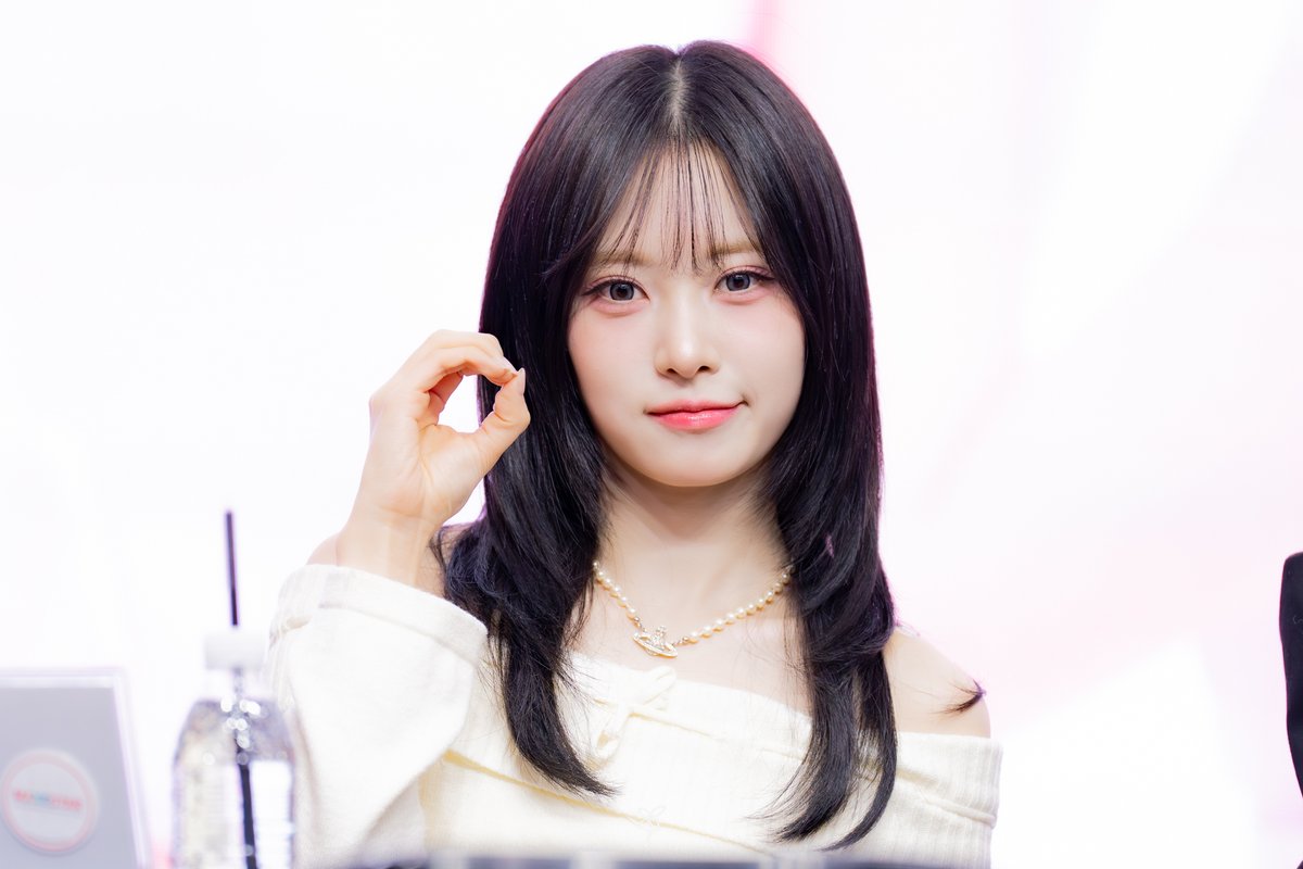 scenebag's tweet image. 260315 🩷🩵🩶❤️

#리브 #LIV #리센느 #RESCENE