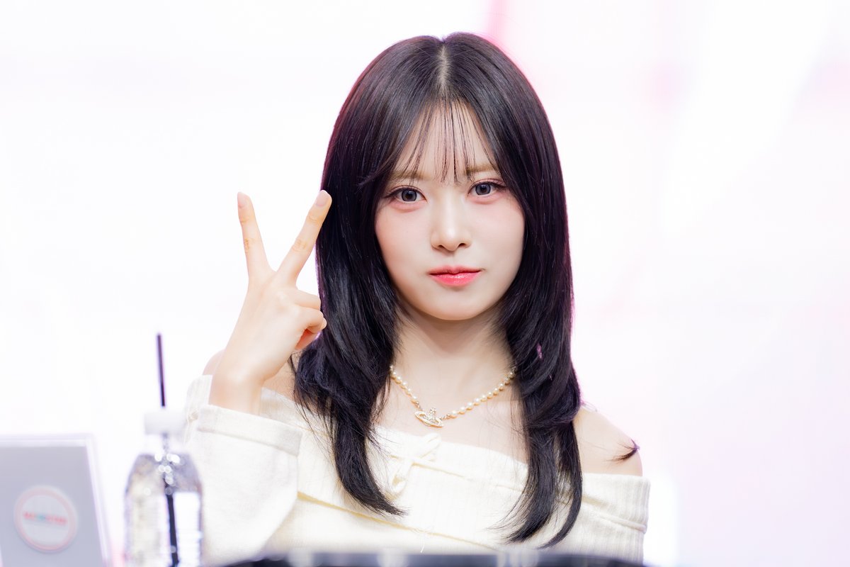 scenebag's tweet image. 260315 🩷🩵🩶❤️

#리브 #LIV #리센느 #RESCENE