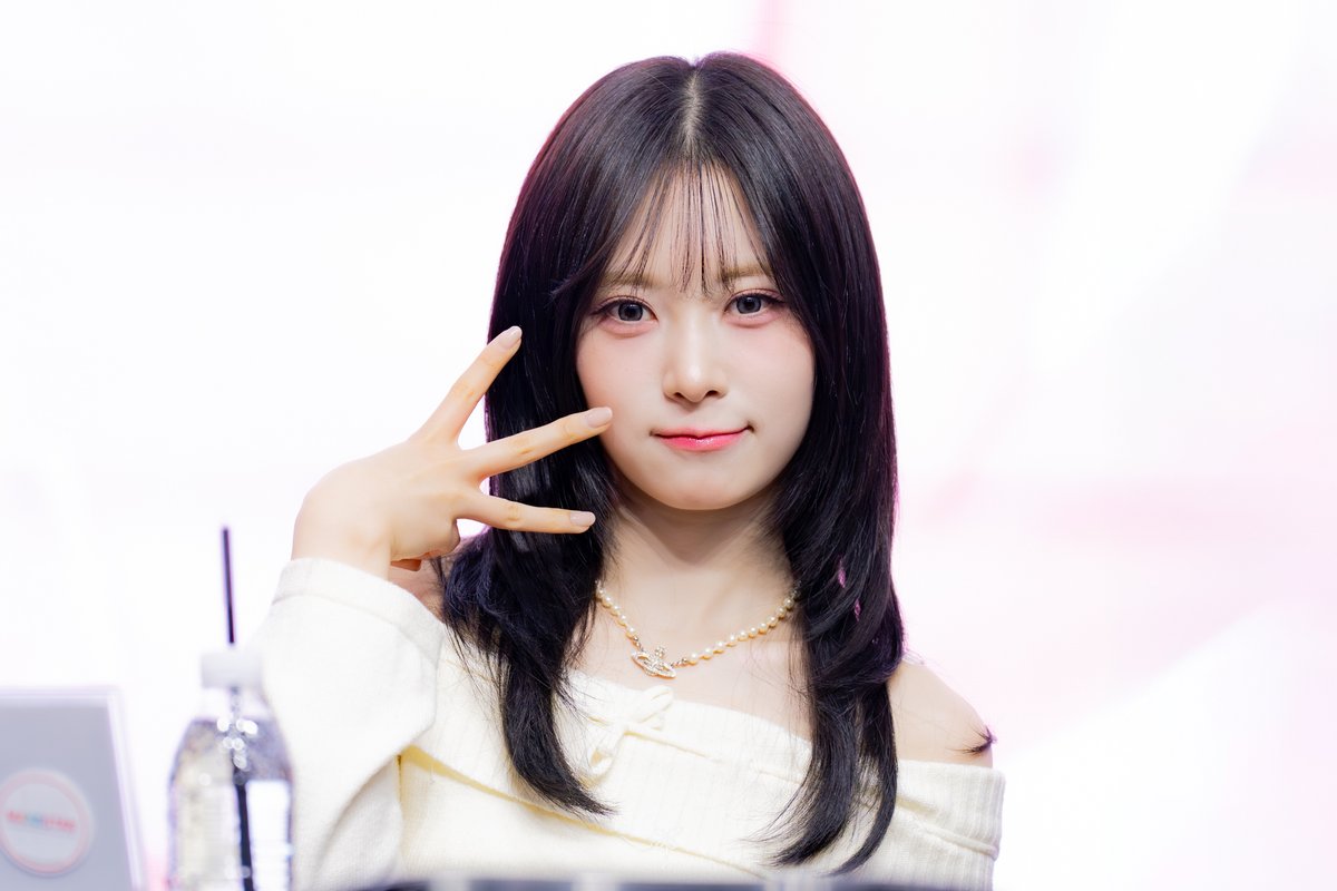 scenebag's tweet image. 260315 🩷🩵🩶❤️

#리브 #LIV #리센느 #RESCENE