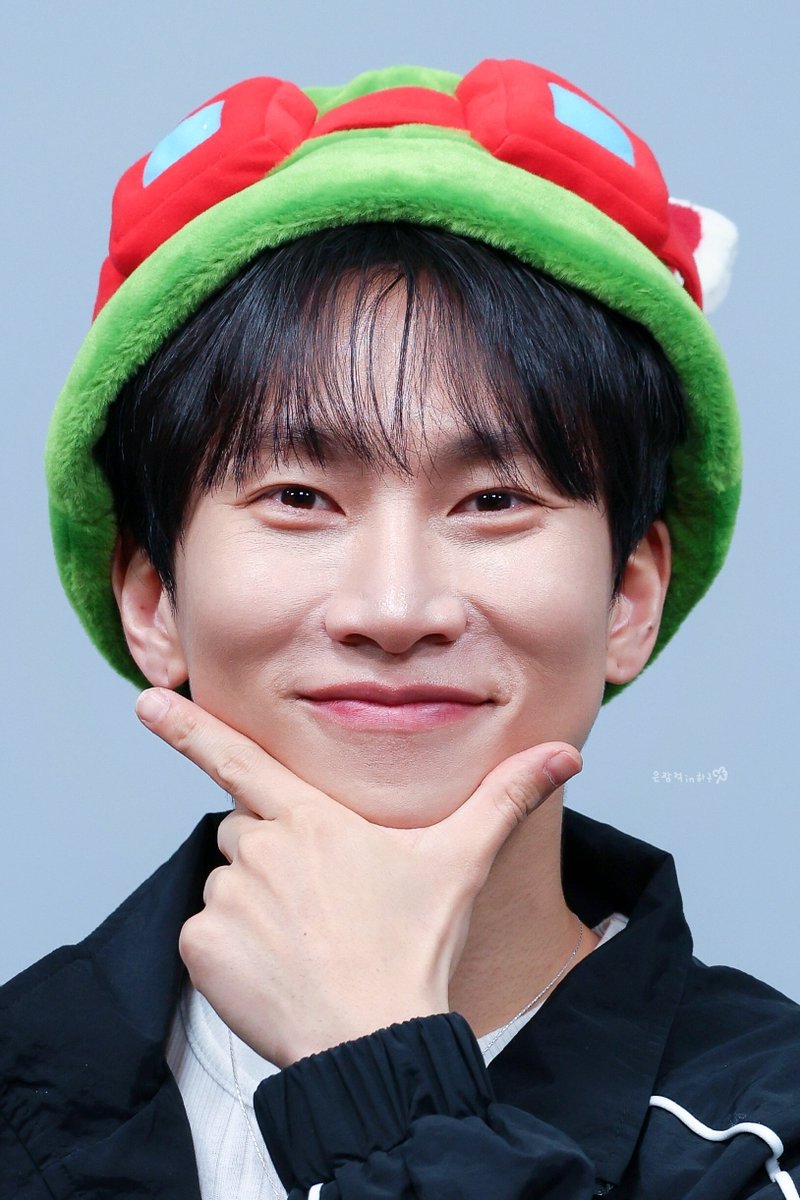 260313 케이팝투게더 대면팬싸

그건 좀 따가울꺼야
-서티모-

#비투비 #BTOB #서은광
<a href="/BTOB_SEKwang/">서은광</a> #은광적in하루☘️