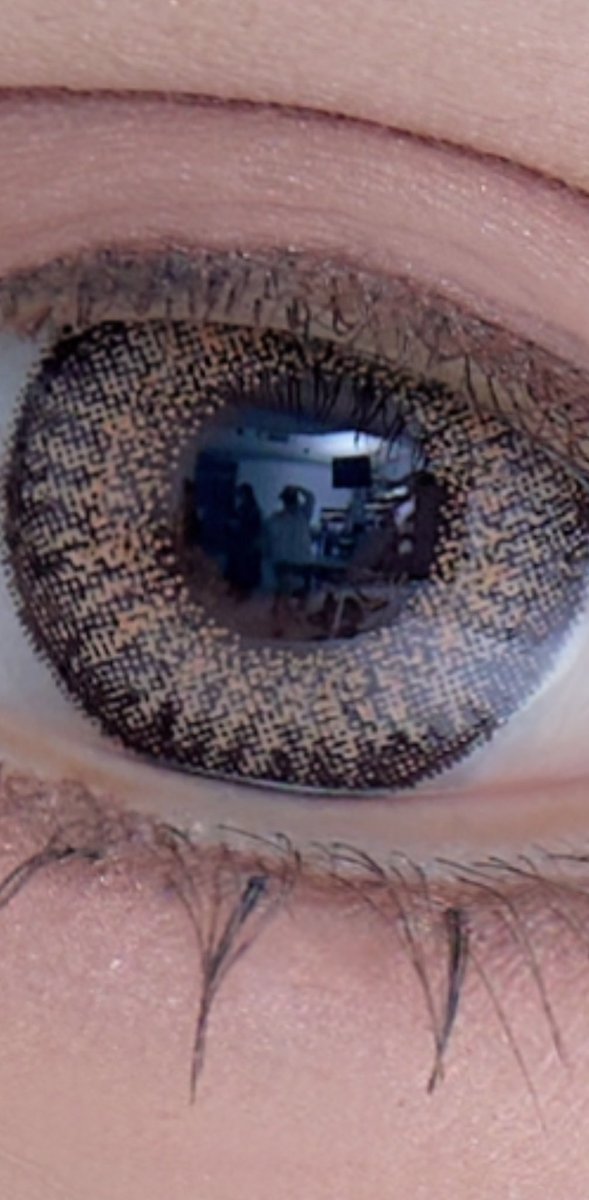 studioteddyさんで撮った写真の鮮明度が凄くて綺麗過ぎてカメラマンさんとかメイクスタッフさんが瞳に写ってるwそりゃこれだけ透明度高い写真とれるわけだ