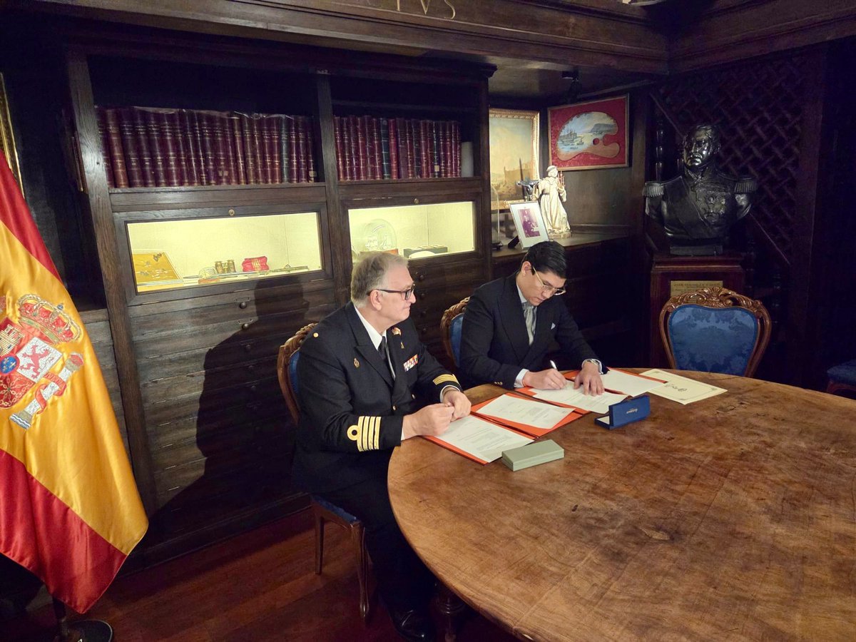 Museo Naval tweet media