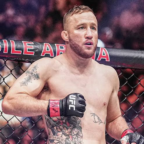 Kırmızı Köşe tweet media