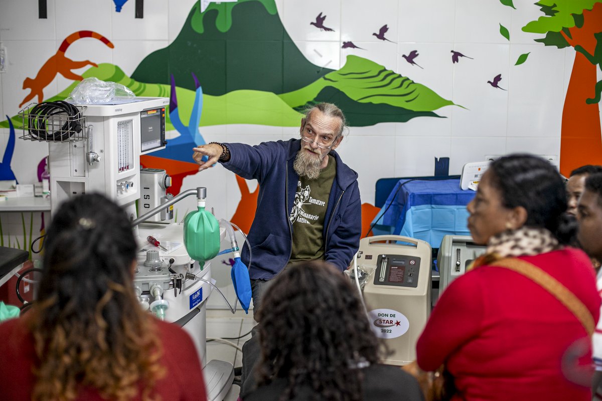 Operation Smile tweet media