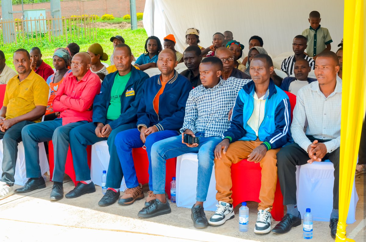 GatsiboDistrict's tweet photo. Kubufatanye n'Umufatanyabikorwa #MLFM, Umuyobozi w’Akarere wungirije @sekanyangeJL yitabiriye igikorwa cyo kwizihiza umunsi Mpuzamahanga w’amazi wabereye mu Murenge wa Kageyo, ufite insanganyamatsiko igira iti:Amazi mu kwimakaza ihame ry'uburinganire".@RwandaLocalGov @RwandaEast https://t.co/ML1nzNH6hf