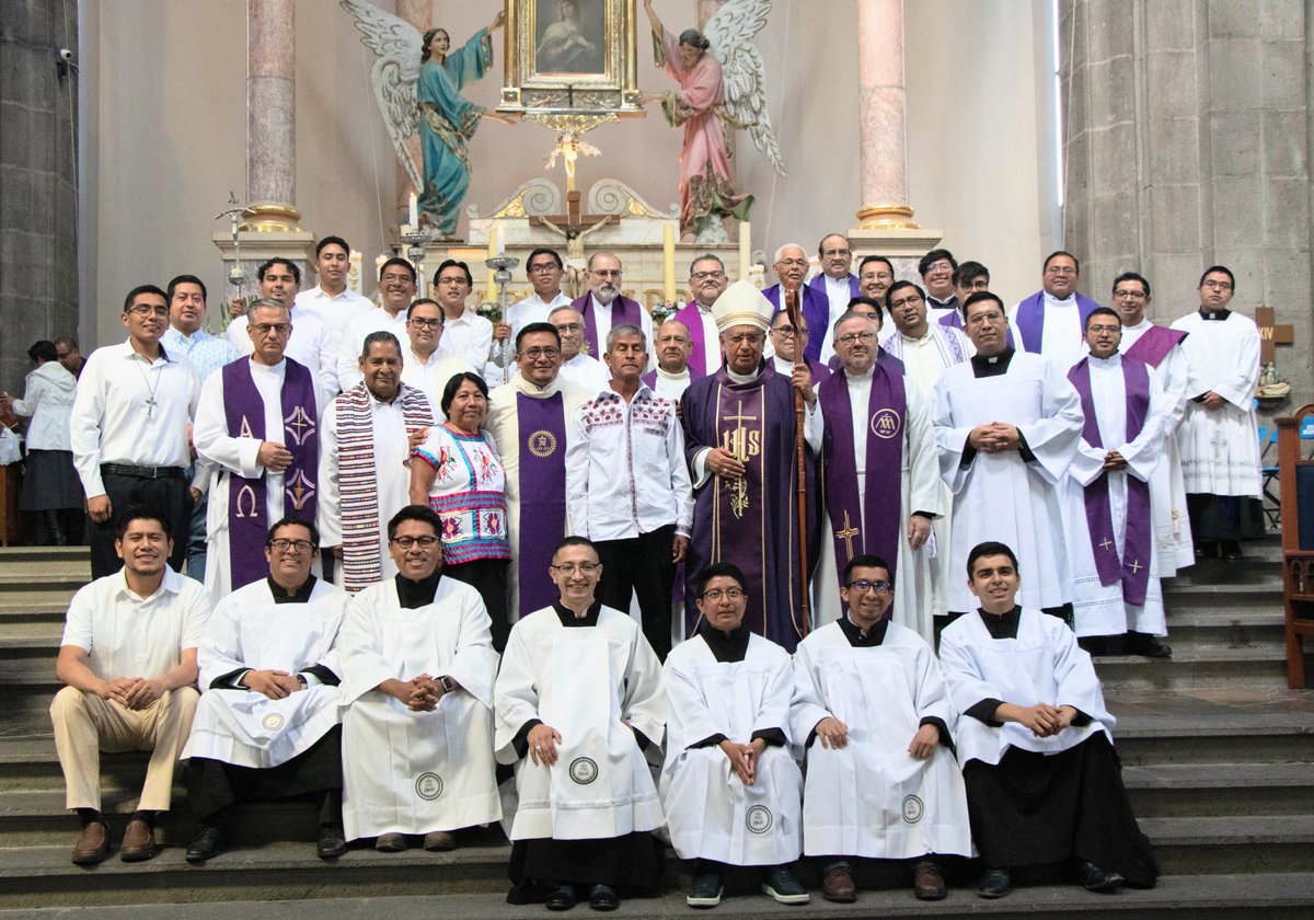 escolapiosmex's tweet photo. 📢 PROFESIÓN SOLEMNE Y ORDENACIÓN DIACONAL DEL HNO. ISAÍAS DE JESÚS DE NAZARET. 

📰 Compartimos con alegría el don de la vocación de nuestro hermano que vivió estos momentos importantes en su vida como escolapio. https://t.co/Eic3shizuZ