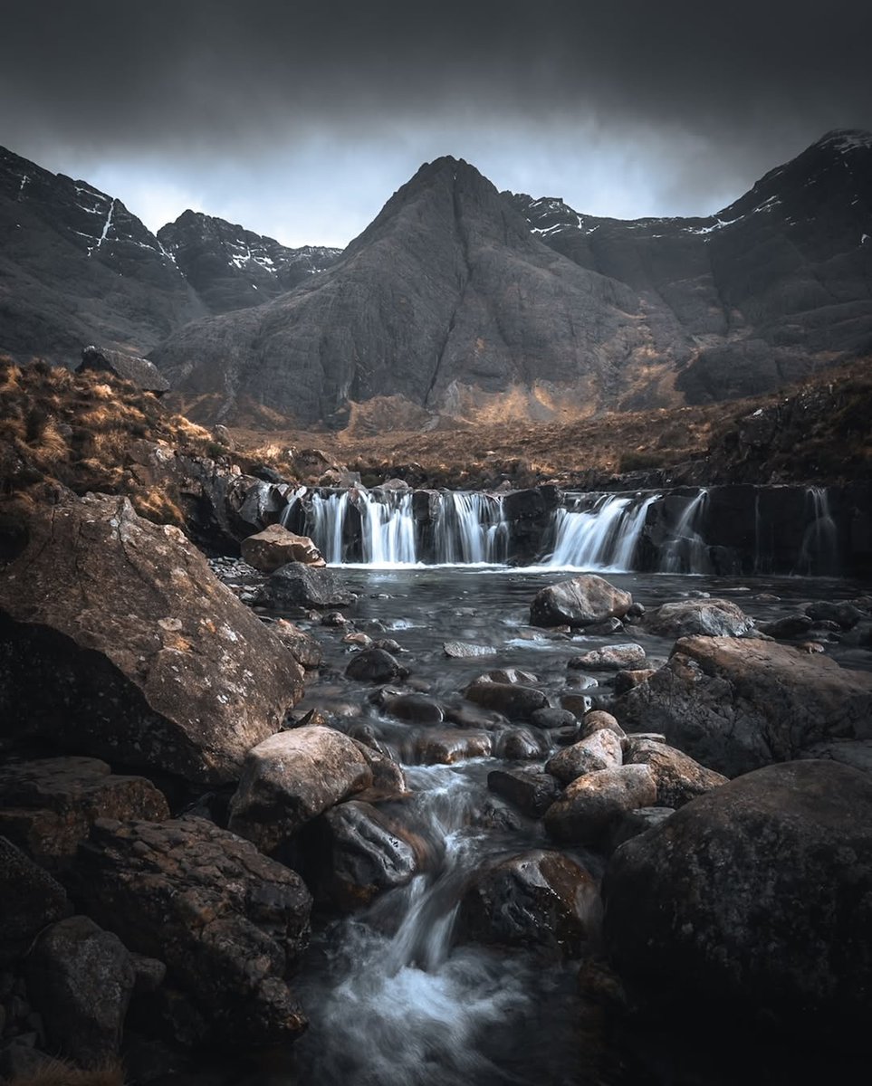 𝘄𝗮𝗻𝗱𝗲𝗿𝘁𝗿𝗮𝘃𝗲𝗹𝘀 tweet media