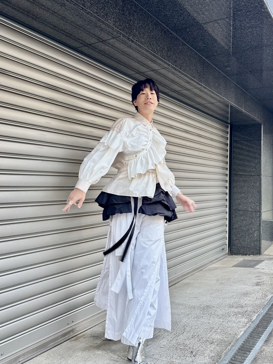 RyotaroSakaguTw's tweet photo. おめかしして #HOUGA のショーに行ってきたよ。スタイリングとヘアメイクbyお涼なのや。#お涼服 https://t.co/GyzaVc26PN