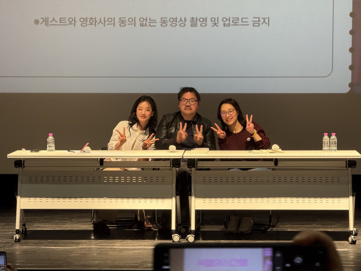 금요일에 다녀온 〈극장의 시간들〉 GV
너무 재밌었어서 이 얘기하려고 미뤄둔 블로그 얼른 다 쓰고 싶다 아직 1월도 안 올렸긴 한데