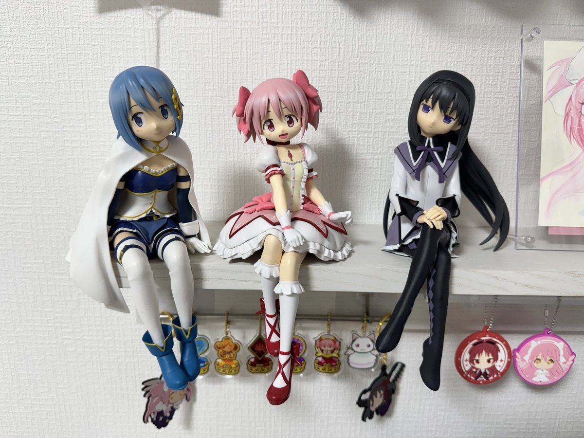 mop_mop3's tweet photo. ほむほむフィギュア増えた🫶🏻ﾔｯﾀｰ
一番くじ3回やったらD賞のぬいぐるみとランダムラバスト2個でほむら出てきた
なんか今日はまどマギに愛されてる気がする https://t.co/JQIO5g0K9M