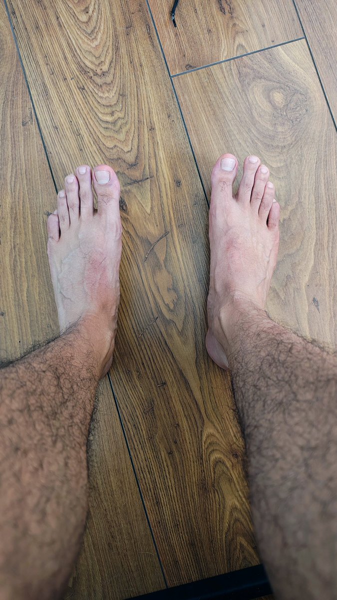 Jrob feet tweet media