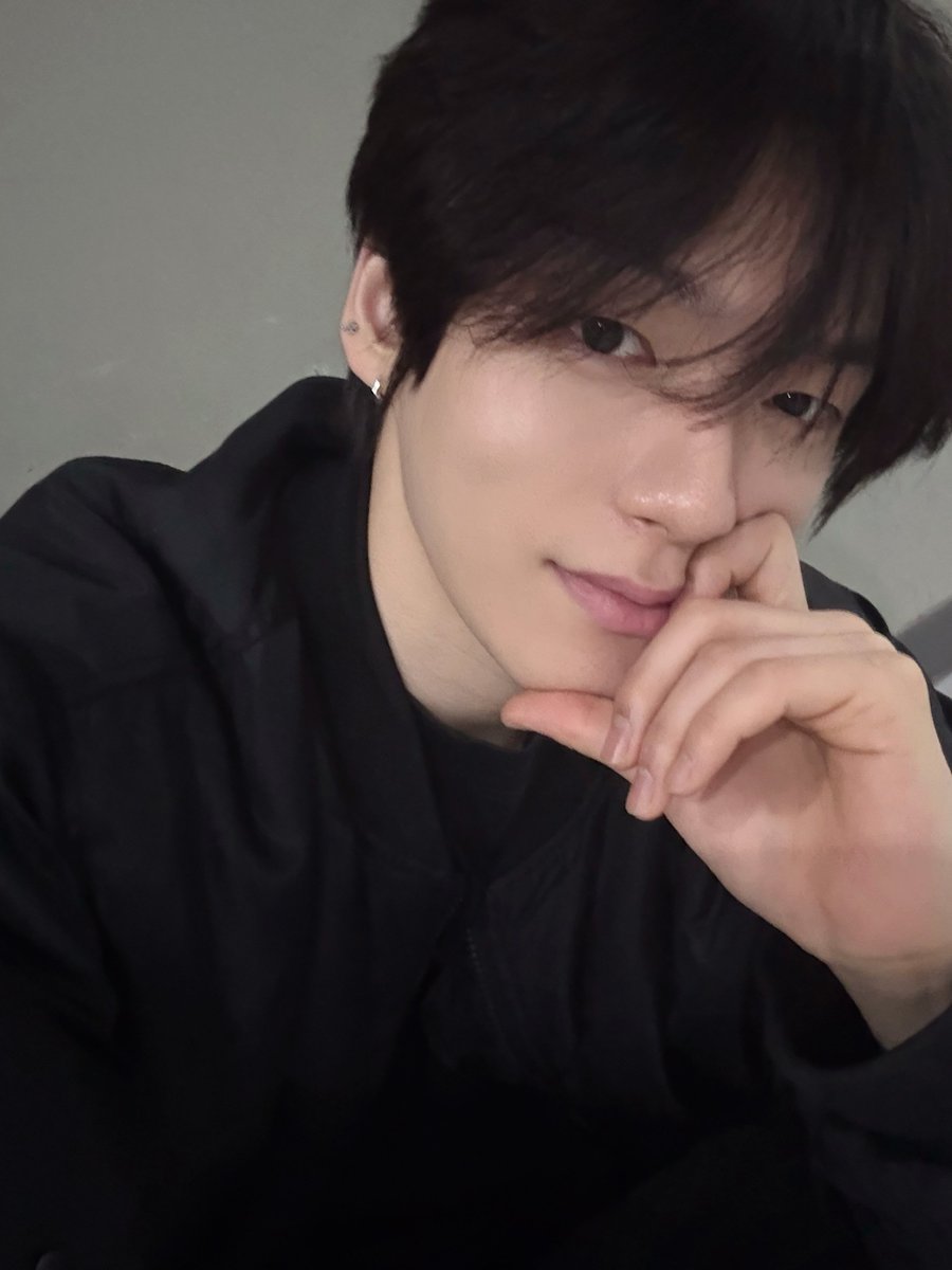 손이 얼굴 근처에 있어야 안정감 느끼는 사람🙌

#EPEX #이펙스 #WISH #위시 #곽다윗 #다윗 #다위시