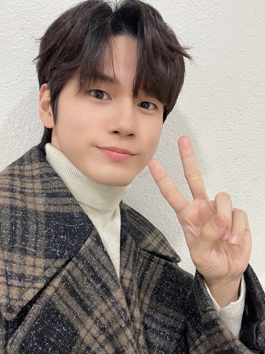 옹성우 얼굴 tweet media
