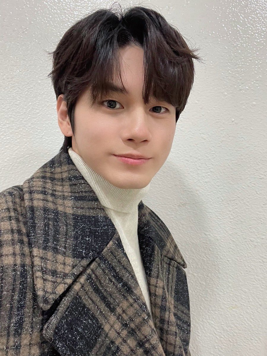 옹성우 얼굴 tweet media