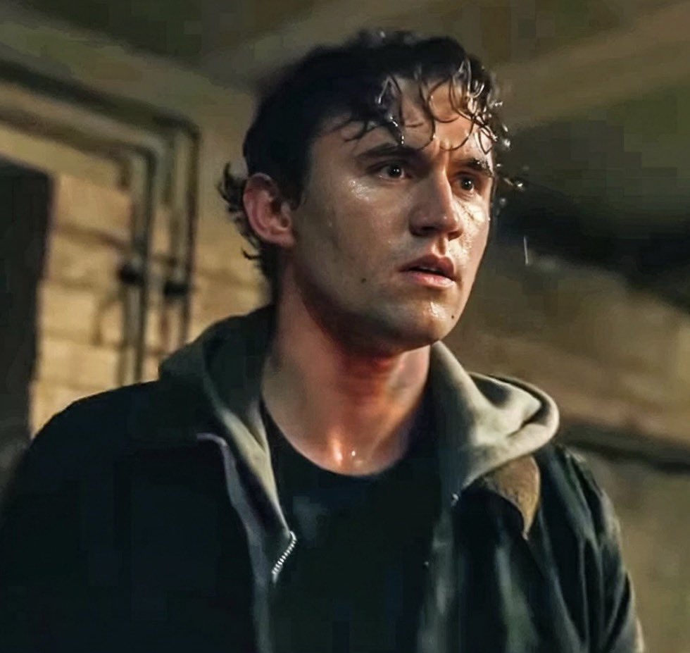 twltter user tweet media