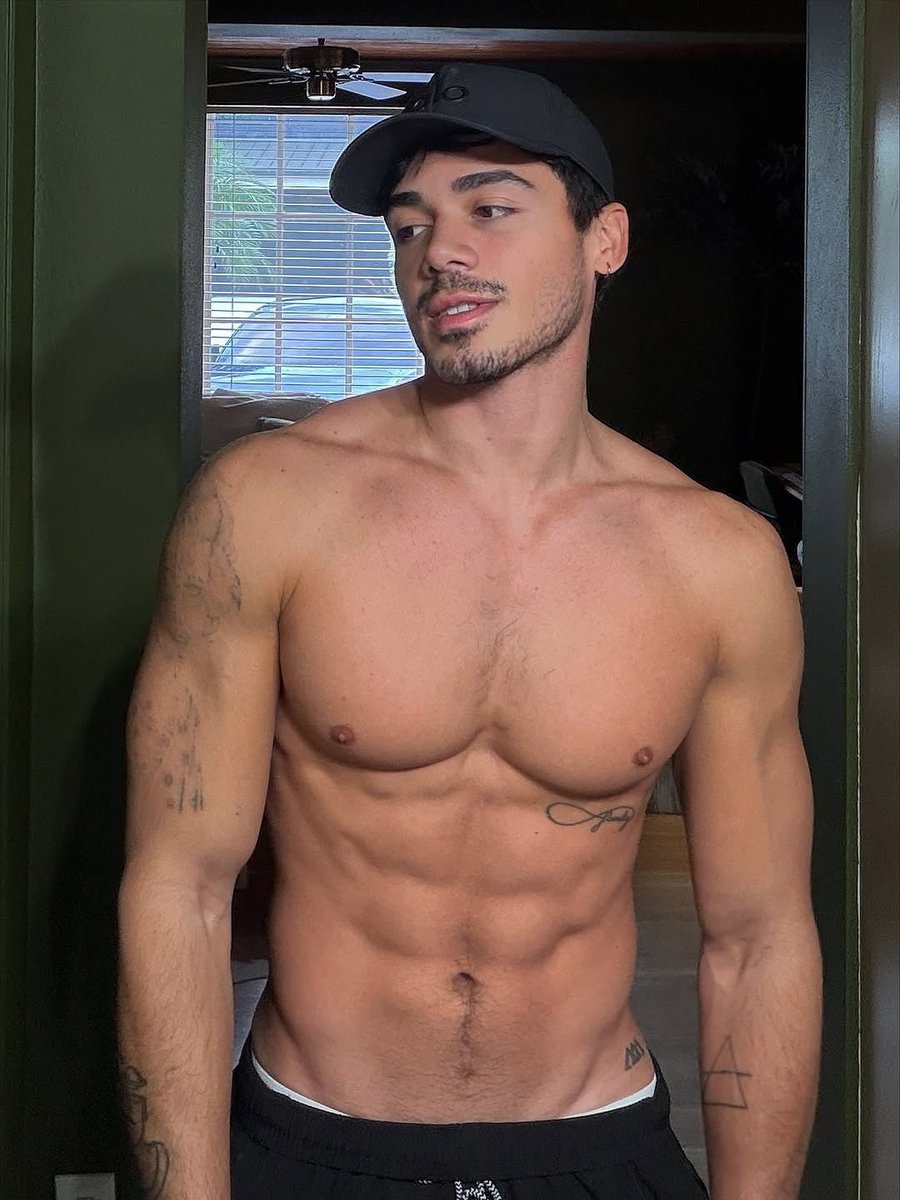 popculture (@notgwendalupe) on Twitter photo 