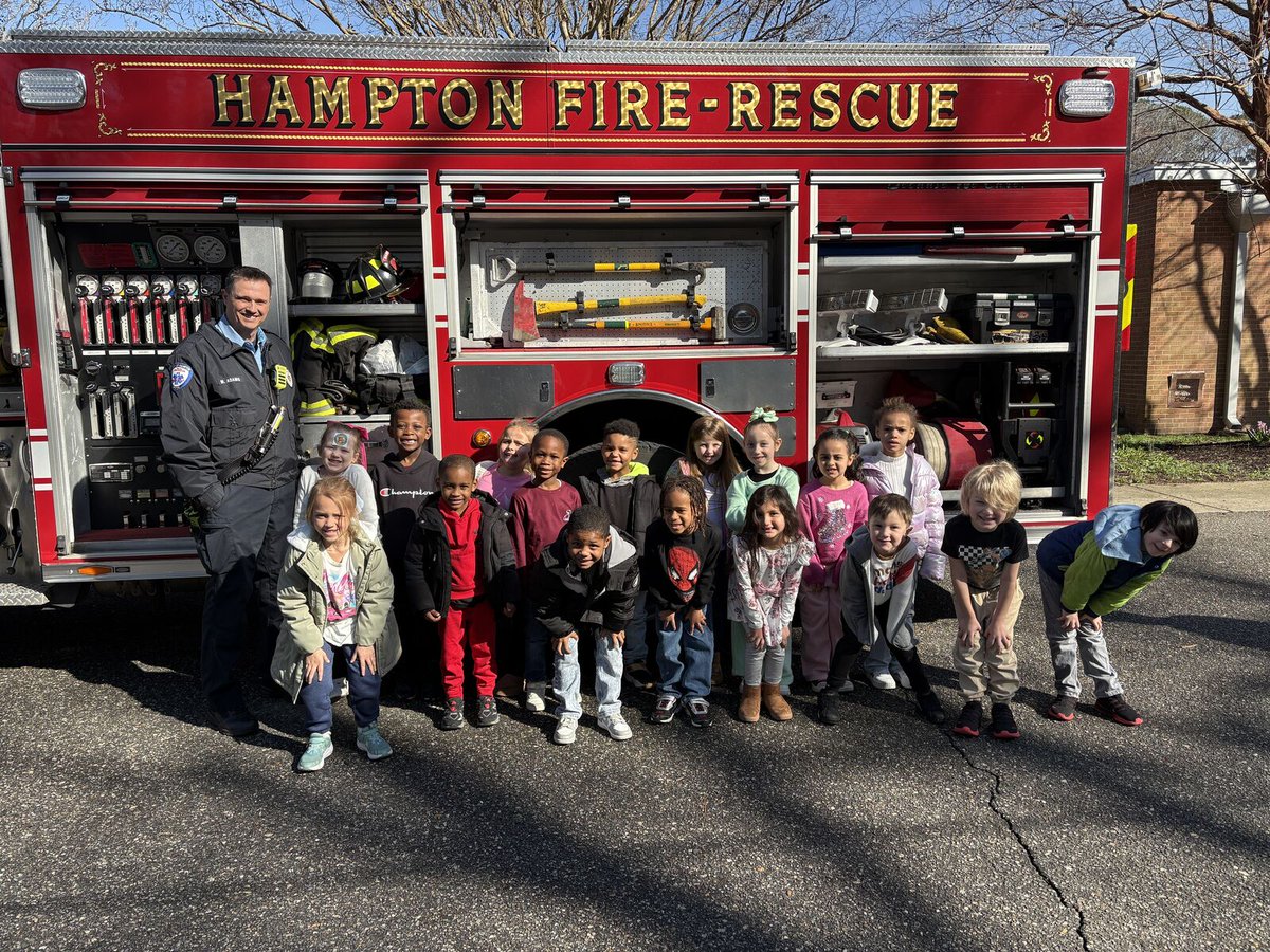 AsburyFoxDen's tweet photo. This past week at Asbury, we had our 5th grade career showcase alongside our yearly career day! 5th grade did such an amazing job, and thank you to all those who showed all the awesome things they do day to day! #WeAreHCS #FoxPride https://t.co/wqirsCSeJj
