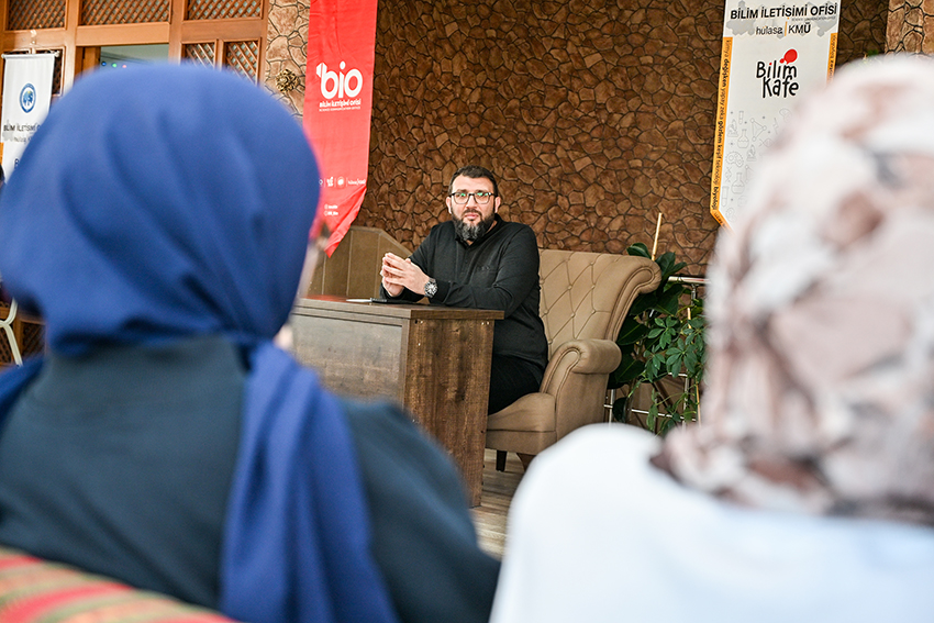 UniversiteKmu's tweet photo. Üniversitemizde düzenlenen Bilim Kafe etkinliğinde KMÜ Bilim İletişimi Koordinatörlüğü tarafından organize edilen “Ramazan Bize Ne Söyler?” programında Ramazan ayının bireysel ve toplumsal boyutları ele alındı. 
👇
https://t.co/FEGYyXY3uI https://t.co/L4yba94N5x