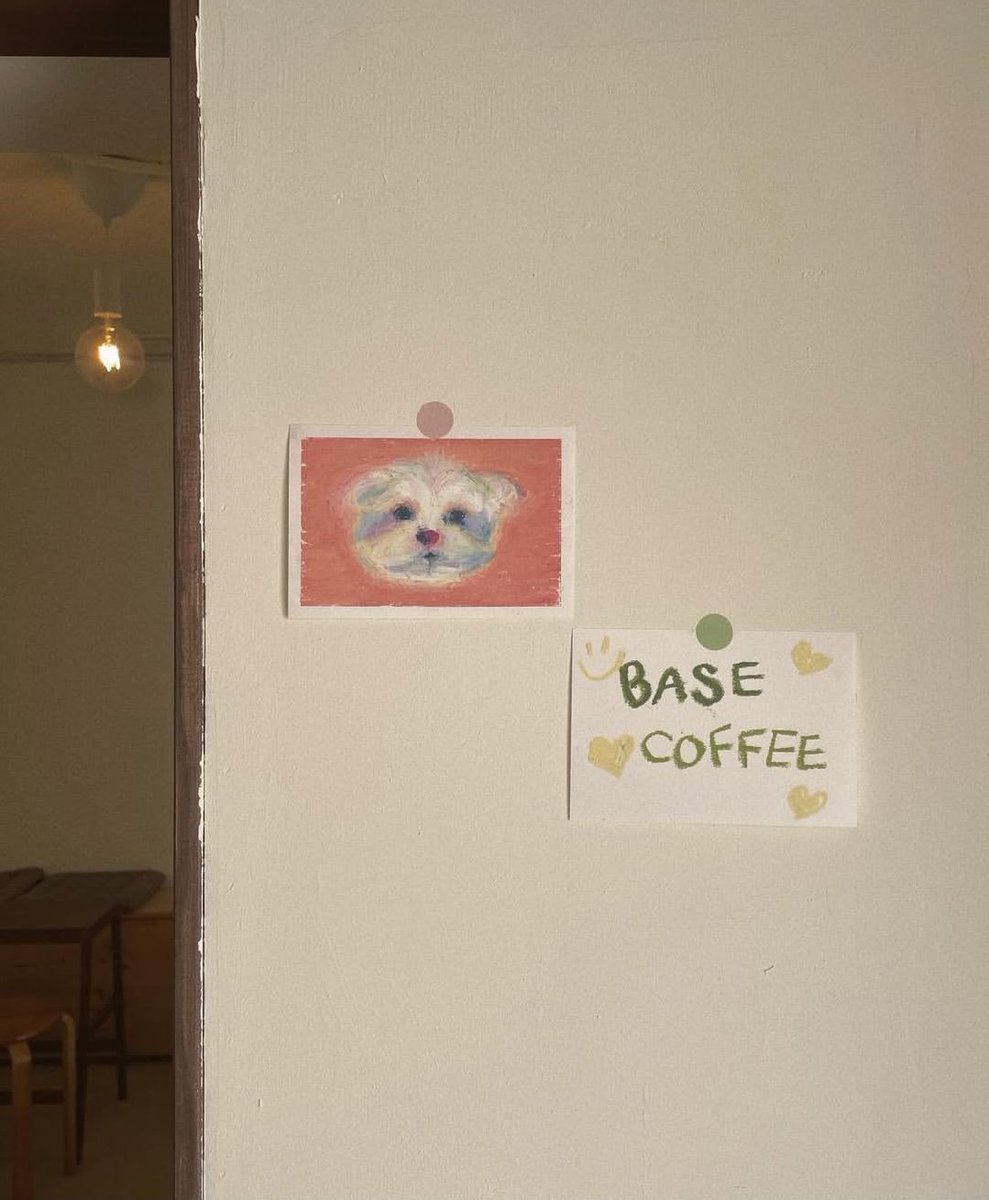 Kakaknya leehan punya cafe, lucubgt cafenya lambangnya connie :3 terus cafenya super cozy comfy bgt di busan, banyak perintilan leehan dan bonek jg!! Soalnya banyak wandor datengg, Sering ada connie, kakaknya sendiri yg kelola hihi lucuuuu, leehan jg pernah selca disinii