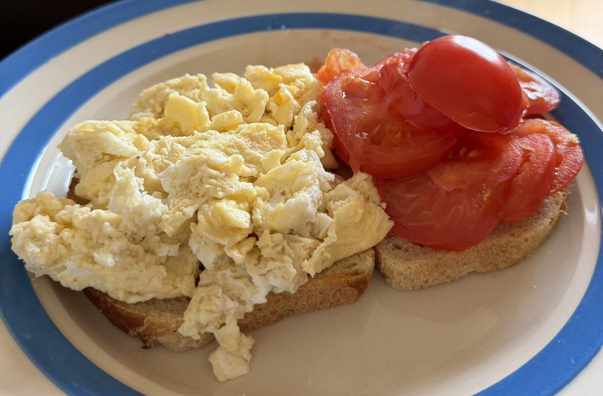 JohnHuyton's tweet photo. Lunch: simply scrambled eggs 🍳 &amp; tomatoes 🍅 on sourdough toast 🍞

Meal intake approx. 525 calories
Nutracheck App calories verified 📲

#protien #anixety #mentalhealth #lifestylechanges #threemoretogo #7stonelost #diabetes #2026Goals #UFB #ProudMoment https://t.co/RECI8ZW0HJ