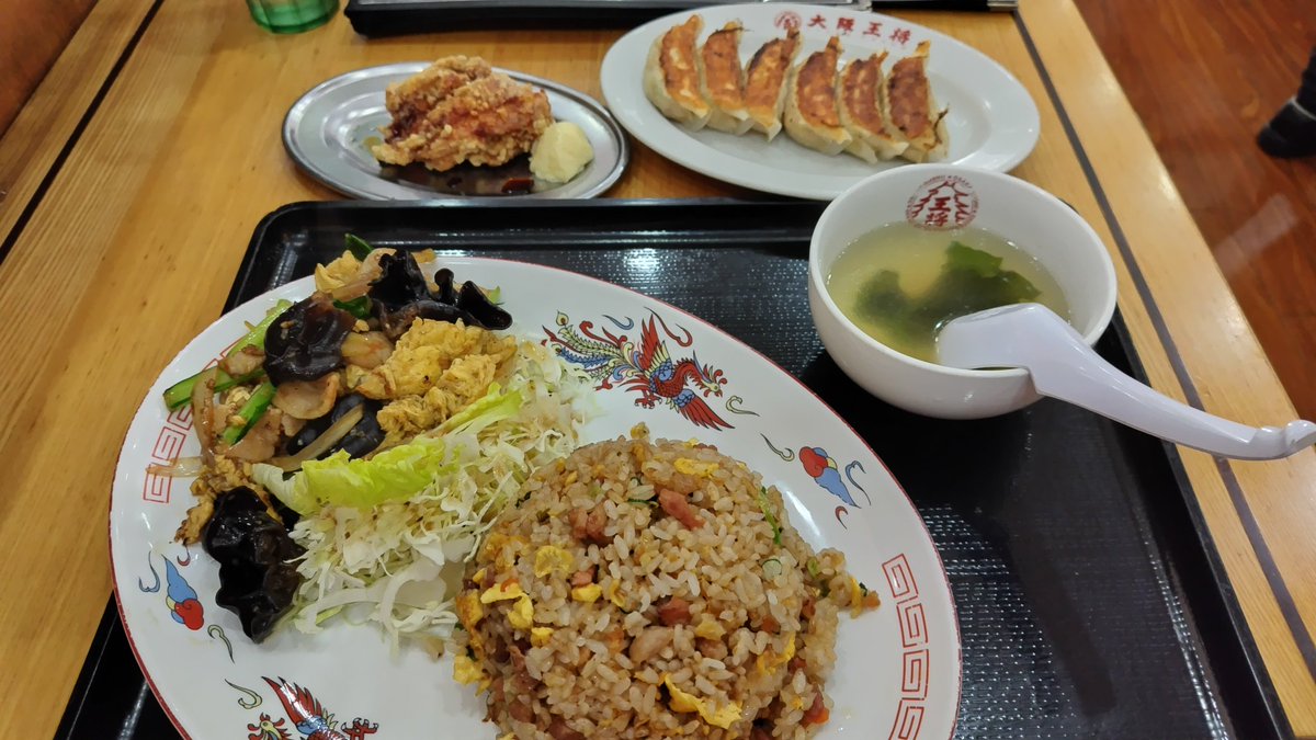 KuroTRK's tweet photo. 久し振りの大阪王将

単品同士でガッツリいくか迷ったが
今回はプレートを選択 (炒飯は大盛にした)

ムーシーロだったかな？
豚肉と木耳の卵炒めやっぱり好き😋 https://t.co/LKvBfOHPPu