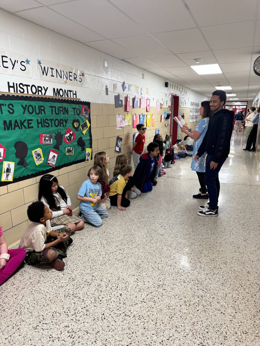 AsburyFoxDen's tweet photo. In honor of our Hampton Reads Month, Asbury did an awesome Reading Relay! Teachers were challenged to read a book to their students as fast as they can. Both the students and the teachers had such a fun time! #WeAreHCS #FoxPride https://t.co/jyuUhJ2SQO