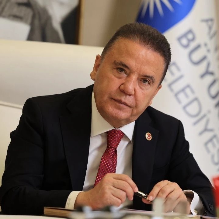 SON DAKİKA | Muhittin Böcek'in tutuklu bulunduğu Antalya Büyükşehir Belediyesi'ne yönelik davada, itirafçı sanık Tuncay Kaya, YALAN SÖYLEDİĞİNİ İTİRAF ETTİ:

"Tutukluyken bana eşimin durumunun zor olduğunu söylediler. Ben de o yüzden ifademi değiştirerek Ramazan Karabulut,