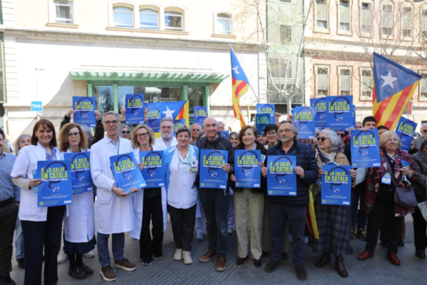 ⬛⬜✍️ L’ANC s’activa per combatre la vulneració dels drets lingüístics a la salut

🔗assemblea.cat/lanc-sactiva-p…