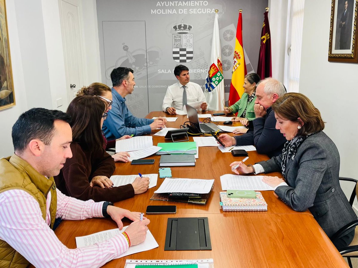 El alcalde, <a href="/jangelalfonso/">José Ángel Alfonso</a>, ha presidido este martes la reunión ordinaria de la Junta de Gobierno Local <a href="/AytMolinaSegura/">Ayuntamiento de Molina Segura</a>, en la que han sido aprobados, entre otros, los siguientes expedientes:

- Adjudicación del suministro de material de electricidad para obras del proyecto...