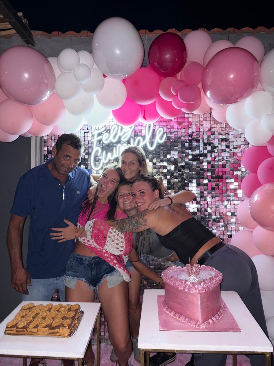 Adri Scocco tweet media