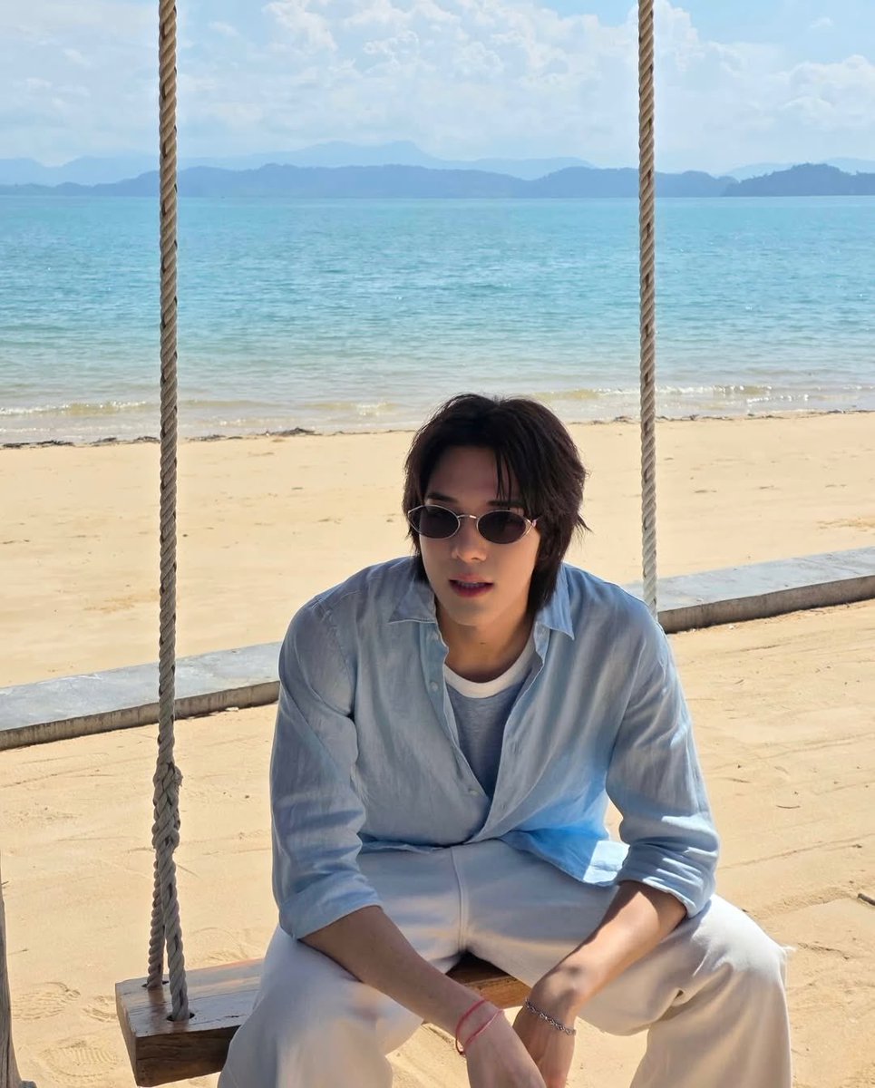 NaniHirunkit_ID's tweet photo. 🎀NANI HIRUNKIT UPDATE🩷
• IG: @hirunkit_ •
170326 - Beach boy✨

#hirunkit_ https://t.co/TIxfAeIjfc